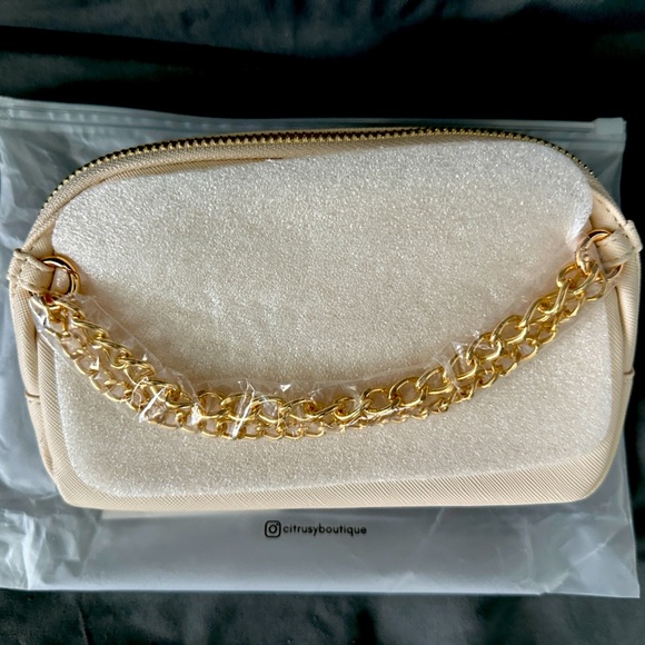 Elegant Cream Chain Belt Bag - Picture 3 of 3